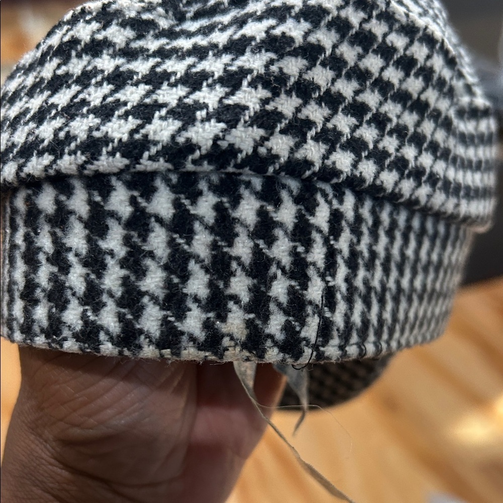 Womens Houndstooth Patterned Cap - image 2